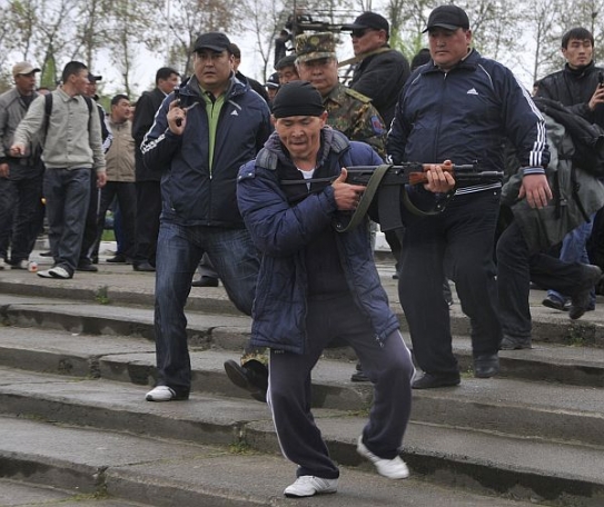 Bakijevovi příznivci v Kyrgyzstánu.